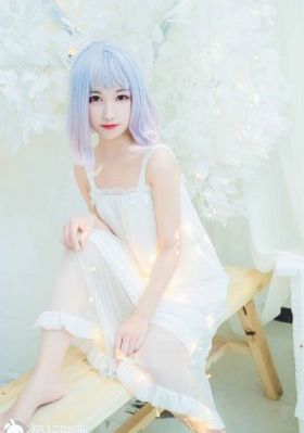 欧美女星贝壳包街拍_高清在线观看高清