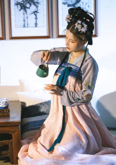 欧美裸色美妆大全_1080在线观看