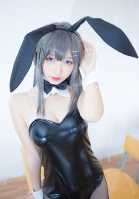 日韩运动风泳衣_手机在线免费观看